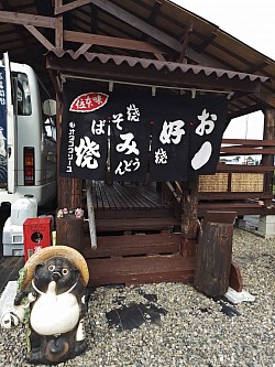 キッチンカー併設テラスでお召し上がりいただけます！